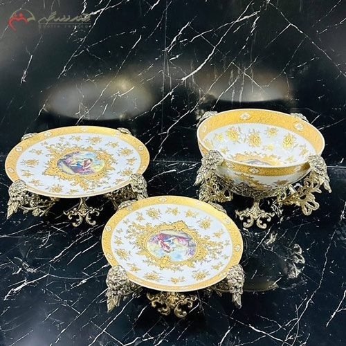 خرید، قیمت و مشخصات ست کاسه و بشقاب سه تیکه امروزی و زیبا چینی با پایه های برنزی سفید زیر قیمت | چترزندگی