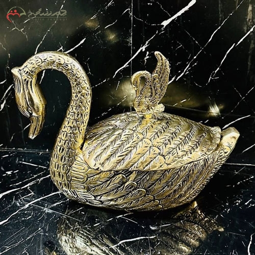 خرید، قیمت و مشخصات ظرف شکلات خوری برنزی مدرن و لوکس با طرح قو بزرگ در دار طلایی زیر قیمت | چترزندگی