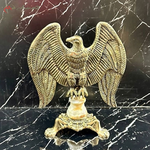 خرید، قیمت و مشخصات مجسمه برنزی به روز و شیک طرح تندیس عقاب ایستاده پر قلم و پایه سه گوش زیر قیمت | چترزندگی