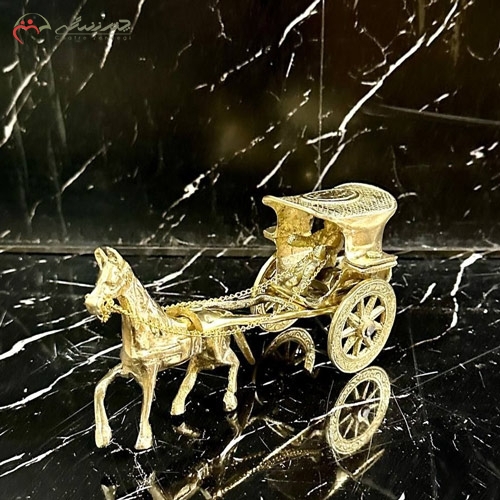 خرید، قیمت و مشخصات مجسمه شماتیک برنزی شیک و جدید طرح کالسکه تک اسب طلایی رنگ زیر قیمت | چترزندگی