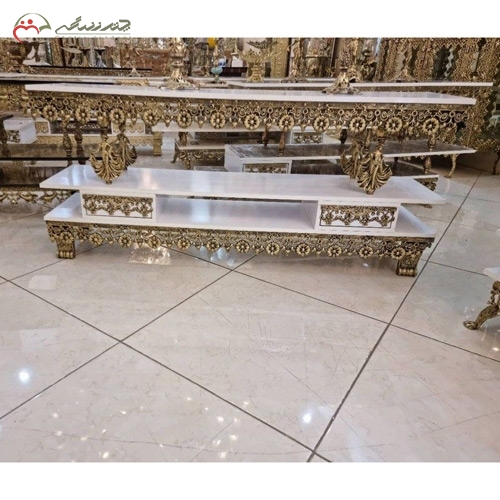 خرید، قیمت و مشخصات میز ال سی دی کلاسیک و جدید از جنس برنزی و ام دی اف، طرح بانو ایستاده زیر قیمت | چترزندگی
