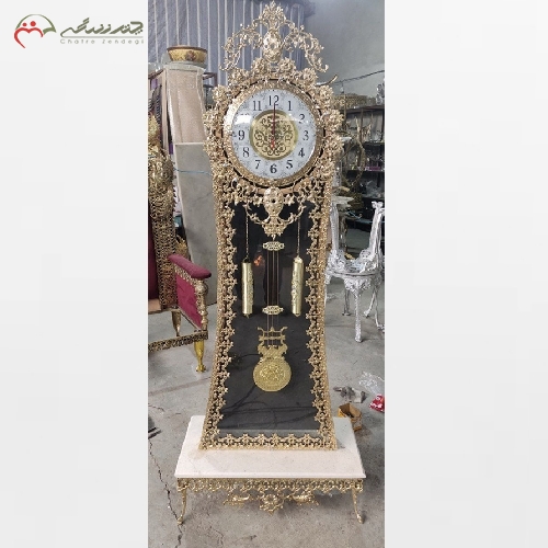 خرید، قیمت و مشخصات ساعت ایستاده کنسول دار جنس بدنه برنزی و طراحی شیک و آنتیک - چترزندگی