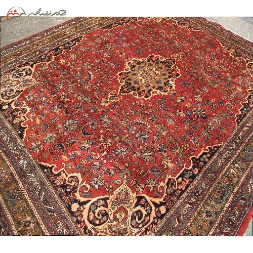 خرید، قیمت و مشخصات فرش دستبافت بیجار بافته شده با نخ درجه یک و تراکم بالا با زمینه لاکی رنگ، کد 38990 - چترزندگی