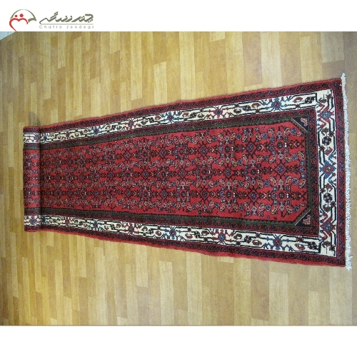 خرید، قیمت و مشخصات فرش دستباف همدان با نقشه عالی و رنگ زمینه لاکی و حاشیه های کرم کد 39174 - چترزندگی