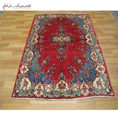 خرید، قیمت و مشخصات قالیچه دستبافت همدان با زمینه لاکی و حاشیه سبز رنگ و بافته شده با نخ طبیعی کد 39179 - چترزندگی