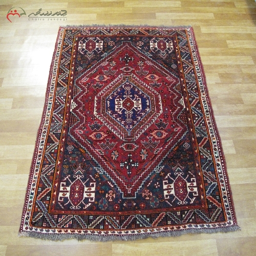 خرید، قیمت و مشخصات فرش دستبافت شیراز طرح لچک و ترنج با درخشندگی عالی و نخ درجه یک کد 39243 - چترزندگی