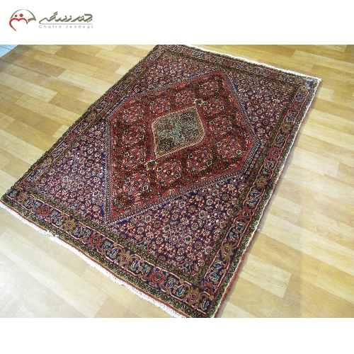 خرید، قیمت و مشخصات فرش دستبافت بیجار با زمینه ترنج و ماهی و حاشیه سرمه ای و نقشه عالی کد 39262 - چترزندگی