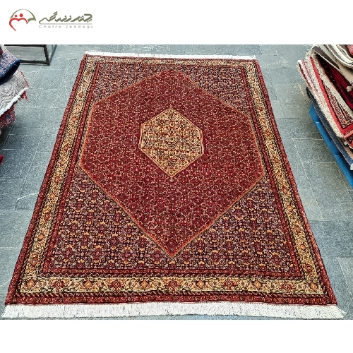 خرید، قیمت و مشخصات فرش دستبافت بیجار طرح ماهی و ترنج با زمینه لاکی و نقشه بی نظیر کد 39272 - چترزندگی