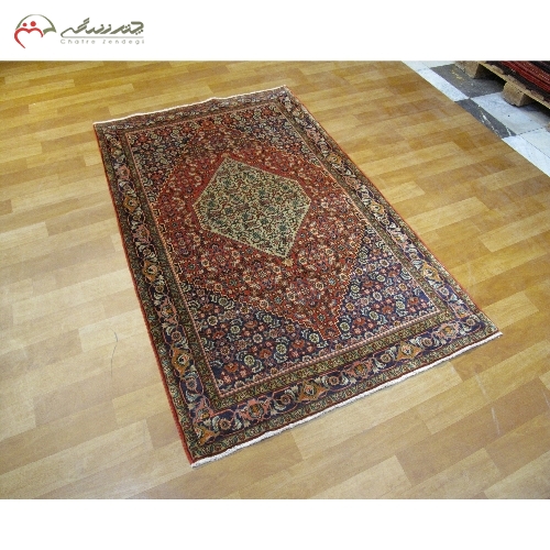 خرید، قیمت و مشخصات فرش دستبافت بیجار طرح زمینه ماهی و ترنج بافته شده با نخ درجه یک با ضمانت کد 39415 - چترزندگی
