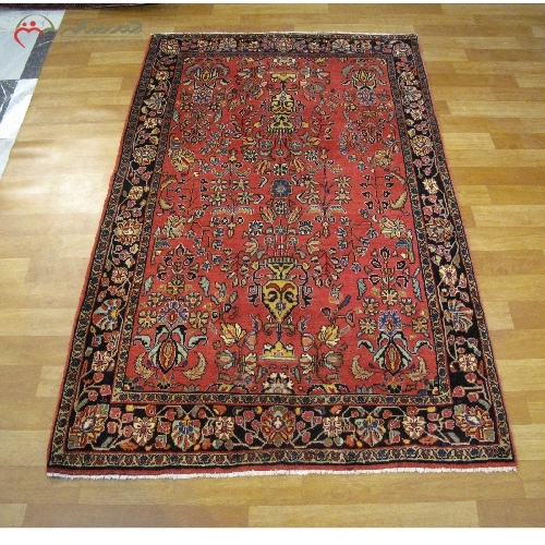 خرید، قیمت و مشخصات قالیچه دستبافت ساروق با رنگ زمینه دوغی و طرح گلدان و حاشیه سرمه ای کد 39557 - چترزندگی