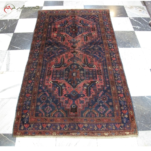 خرید، قیمت و مشخصات قالیچه کلاسیک روس با طرح زمینه ترنج و رنگ سرمه ای نقشه بی نظیر و تماشایی کد 39575 - چترزندگی