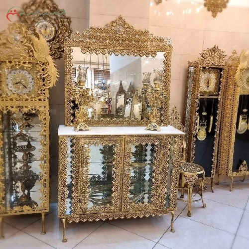 خرید، قیمت و مشخصات آینه کنسول بوفه دار همراه شمعدان های طرح فرشته و رنگ فورتیک با بدنه آبکاری شده - چترزندگی