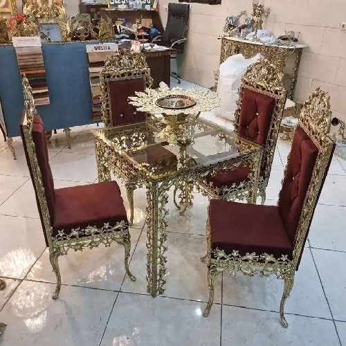 خرید، قیمت و مشخصات میز ناهار خوری 4 نفره تمام برنزی با رویه شیشه ای و تنوع رنگ پارچه صندلی ها - چترزندگی
