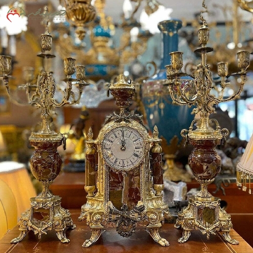 خرید، قیمت و مشخصات ست ساعت رومیزی و شمعدان تمام برنزی به رنگ طلایی فورتیک و سنگ زرشکی به کار رفته با گارانتی کد 471 - چترزندگی