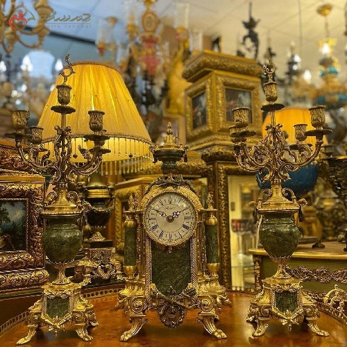 خرید، قیمت و مشخصات ست ساعت شمعدان برنزی مدل لانچینی به رنگ طلایی فورتیک و سنگ سبز کار شده در بدنه محصول کد 470 - چترزندگی