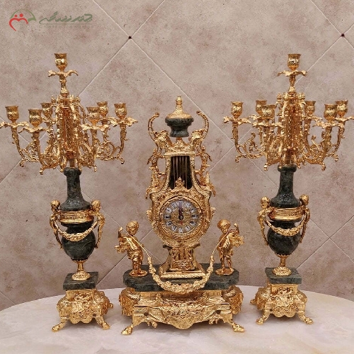 خرید، قیمت و مشخصات ساعت شمعدان رومیزی جنس برنزی با رنگ آبکاری شده و سنگ سبز کار شده، طراحی ظریف و مدرن کد 406 - چترزندگی