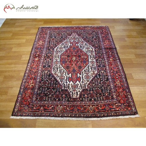 خرید، قیمت و مشخصات قالیچه دستبافت سنندج مدل کلاه فرنگی با زمینه ی کرم و حاشیه های لاکی طرح لچک و ترنج کد 40110 - چترزندگی