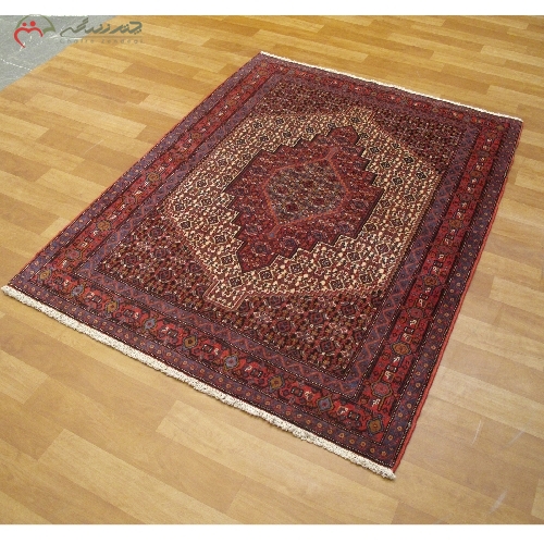 خرید، قیمت و مشخصات فرش دستبافت سنندج با زمینه ی کرمی حاشیه های لاکی و نقشه ی بی نظیر با ضمانت نامه کد 40119 - چترزندگی