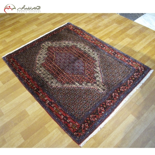 خرید، قیمت و مشخصات فرش دستبافت سنندج با رنگ کرم و لاکی سایز ذرع و نیم، طرح لچک و ترنج با ماندگاری بالا کد 40129 - چترزندگی