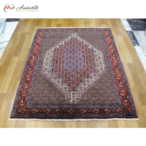 خرید، قیمت و مشخصات قالیچه ی دستبافت سنندج با رنگ لاکی و کرم طرح لچک و ترنج سایز ذرع و نیم و نقشه ی عالی کد 40130 - چترزندگی