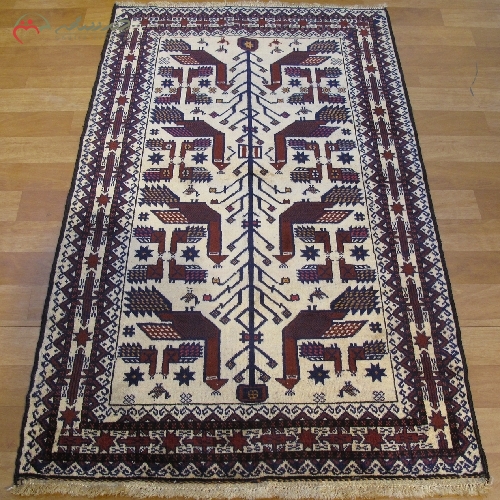 خرید، قیمت و مشخصات فرش دستبافت بلوچستان با رنگ کرمی و طرح نقشه ی مرغی، بافت شده با ظرافت و دقت بالا کد 39837 - چترزندگی