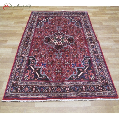 خرید، قیمت و مشخصات قالیچه ی دستبافت بیجار با رنگ زمینه لاکی و حاشیه سرمه ای، طرح ترنج ماهی با درخشندگی عالی کد 40013 - چترزندگی