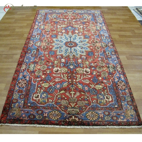 خرید، قیمت و مشخصات فرش دستبافت همدان سایز میانه، رنگ زمینه لاکی و حاشیه آبی، طرح لچک و ترنج کد 40039 - چترزندگی