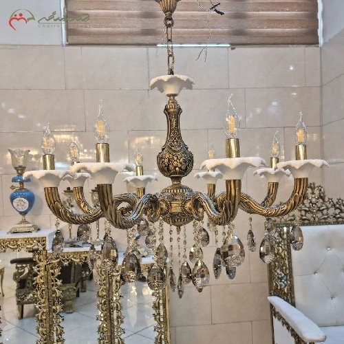 خرید، قیمت و مشخصات لوستر کریستالی به رنگ نسکافه ای با بدنه ی کار شده و طراحی مدرن و ظریف، فروش به قیمت تولیدی - چترزندگی