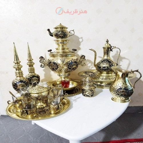 خرید آنلاین، سرویس کامل سماور 6 لیتری برنجی زغالی ، توپی دسته توری پایه ریخته، قلم زنی طرح بیستون، زیر قیمت بازار | چترزندگی