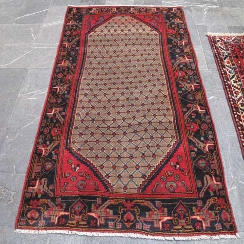 خرید آنلاین، فرش زیبای قروه بافت دست با طرح بندي، رنگ زمینه شتري با حاشیه سرمه اي کد ۳۹۱۳۶، زیر قیمت بازار | چترزندگی