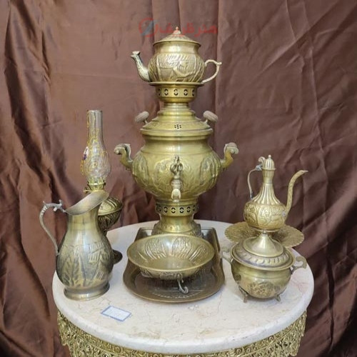 خرید آنلاین، سرویس زیبای سماور 3 لیتری زغالی برنجی، مدل هخامنشی 9 پارچه، قلم زنی اعلاء، زیر قیمت بازار | چترزندگی