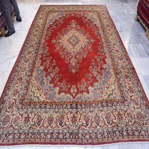 خرید آنلاین، فرش هنر دست، همدان شهرباف با نقشه عالی در طرح لچک و ترنج، رنگ زمینه لاكي باحاشیه كرم کد ۳۹۲۴۱، زیر قمیت بازار | چترزندگی