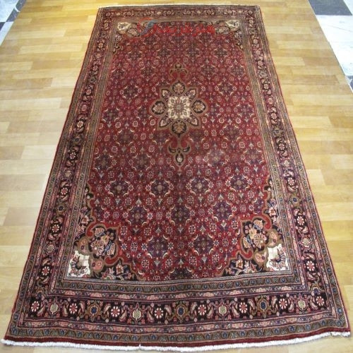 خرید آنلاین، فرش دستباف بيجار با نقشه تماشایی در طرح ترنج و ماهي، رنگ زمینه لاكي با حاشیه سرمه اي کد ۳۹۸۴۹، زیر قیمت بازار | چترزندگی