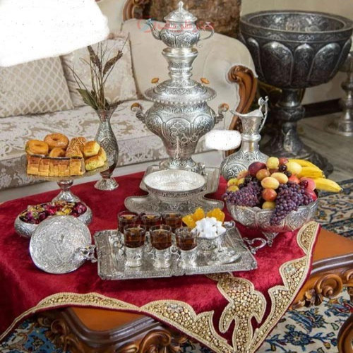 خرید آنلاین، سرویس شکیل سماور 5 لیتری زغالی برنجی، دارای روکش نقره، قلم زنی سنتی، زیر قیمت بازار | چترزندگی