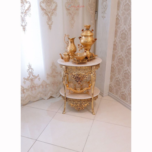 خرید آنلاین، میز بیضی از جنس آلیاژ آلومنیوم، در طرح شکیل دوتاج، بدون تغییر رنگ در قطر 55 در 40 با آبکاری برنز، زیر قیمت بازار | چترزندگی