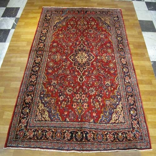 خرید آنلاین، فرش لاله جين همدان بافت دست، طرح لچک و ترنج، رنگ زمینه لاكي با حاشیه سرمه اي کد 39043، زیر قیمت بازار | چترزندگی