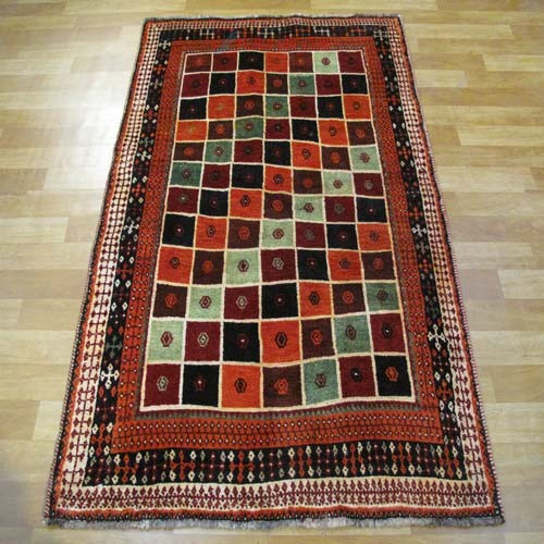 خرید آنلاین، فرش دستباف گبه طرح خشتي کد 38670 در رنگ زمینه الوان و حاشیه سرمه اي، قیمت مناسب | چترزندگی