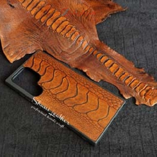 خرید آنلاین، گارد گوشی چرمی، طراحی جدید و دستساز مدل بک کاور، کیفیت فوق العاده با چرم طبیعی ساق شتر مرغ، زیر قیمت بازار | چترزندگی