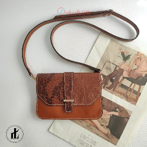 خرید آنلاین، کیف دوشی زنانه با چرم طبیعی بز، دست دو، دارای 3 محفظه، دوخت تمیز دستی، قیمت مناسب | چترزندگی