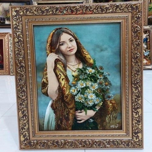 خرید آنلاین، تابلو فرش دست بافت اصیل ایرانی در تبریز طرح دختر گل باران، بافته شده با رنگ های طبیعی، رج 50 و مارکدار، قیمت مناسب | چترزندگی