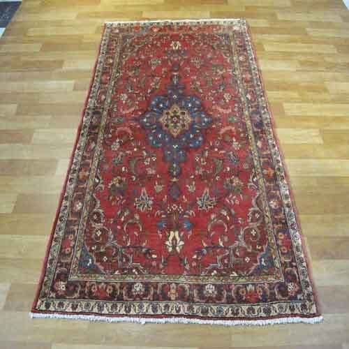 خرید آنلاین، فرش هنر دست مهربان همدان، نقشه بی نظیر در طرح لچک و ترنج، رنگ زمینه لاكي با حاشیه سرمه اي کد ۳۹۰۸۶، زیر قیمت بازار | چترزندگی