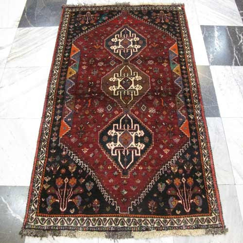 خرید آنلاین، فرش دستباف شيراز طرح ۳ ترنج کد 38554 با رنگ زمینه لاكي و حاشیه كرم، بسیار بادوام، زیر قیمت بازار | چترزندگی