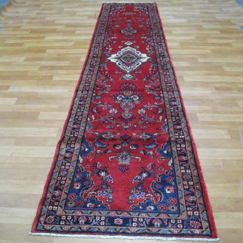 خرید آنلاین، فرش دستباف لاله جين همدان کد 38886 در طرح زیبای لچک و ترنج، رنگ زمینه لاكي با حاشیه سرمه اي، زیر قیمت بازار | چترزندگی