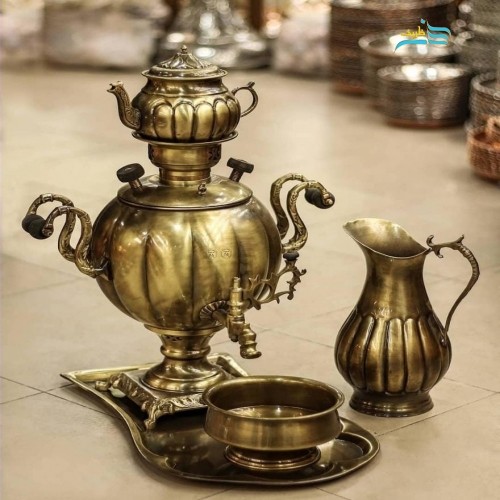 خرید آنلاین، سرویس سماور ٦ لیتری برنجی زغالی طرح توپی قل دار، با نقش خطی، بسیار خاص و زیبا، با قیمت مناسب | چترزندگی