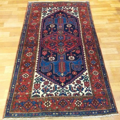 خرید آنلاین، فرش بافت دست خمسه زنجان، طرح لچک و ترنج بسیار زیبا و آنتیک، رنگ زمینه سرمه اي با حاشیه لاكي کد ۳۹۵۲۱، زیر قیمت بازار | چترزندگی