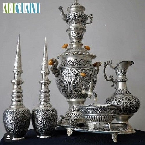 خرید آنلاین، سرویس سماور قلمزنی 4 لیتری طرح گل و مرغ، آبکاری برنج سیاه قلم با روکش نقره، لوکس و با دوام، زیر قیمت بازار | چترزندگی