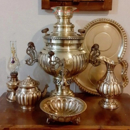 خرید آنلاین، سرویس سماور ذغالی 6 لیتری زغالی برنجی، قلم کاری خطی با دسته ماهی و شیر خروسی، زیر قیمت بازار | چترزندگی