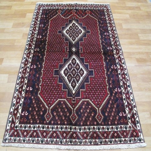 خرید آنلاین، فرش دستباف دهج سيرجان، بافته شده با نقشه چشم نواز ۲ ترنج، رنگ زمینه و حاشیه لاكي کد ۳۹۷۱۵، زیر قیمت بازار | چترزندگی