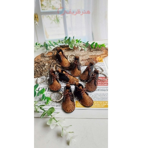 خرید آنلاین، جاکلیدی دست ساز چرم طبیعی گاوی با کیفیت اعلاء در طرح کفش دوخت سفارشی، زیر قیمت بازار | چترزندگی