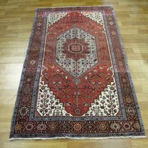 خرید آنلاین، فرش دستباف قلتق زنجان کد 38827 در طرح زیبای لچک و ترنج، رنگ زمینه لاكي با حاشیه سرمه اي، زیر قیمت بازار | چترزندگی